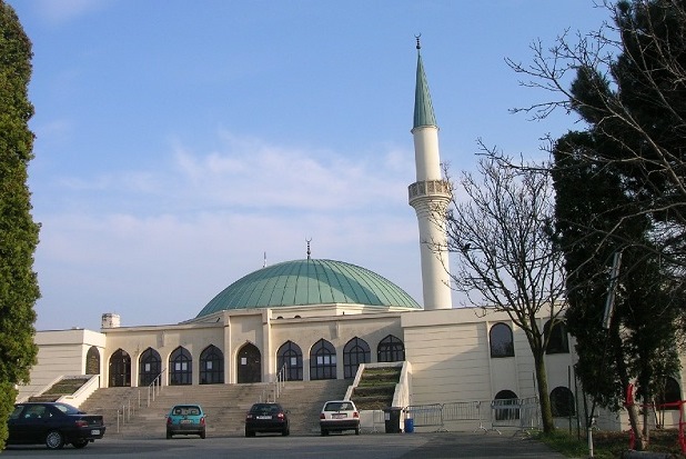 Islamfeindliche haben eine Moschee in Ostreich geschändet